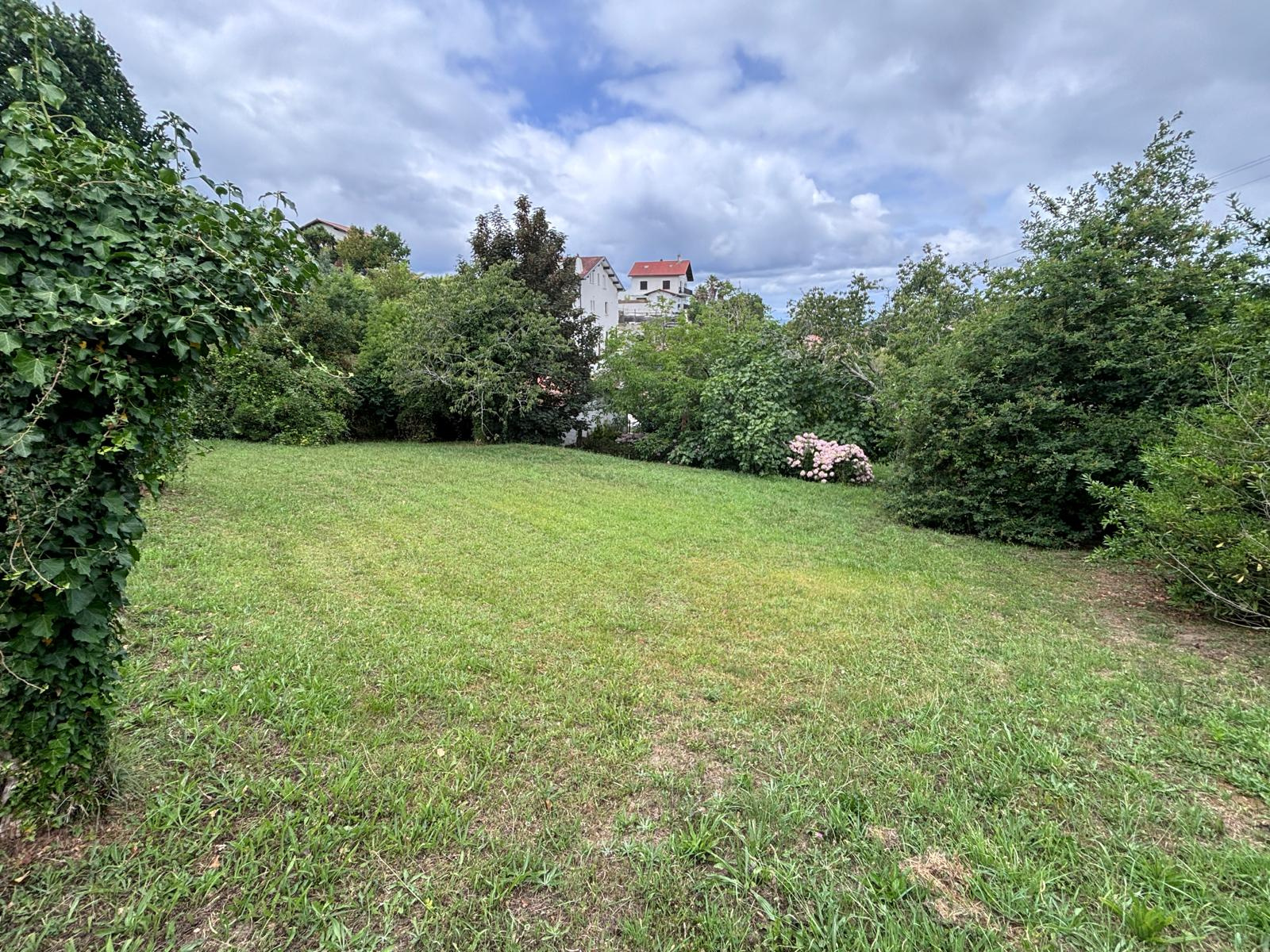 Terrain 600 m2 sur les hauteurs de Saint Jean de Luz