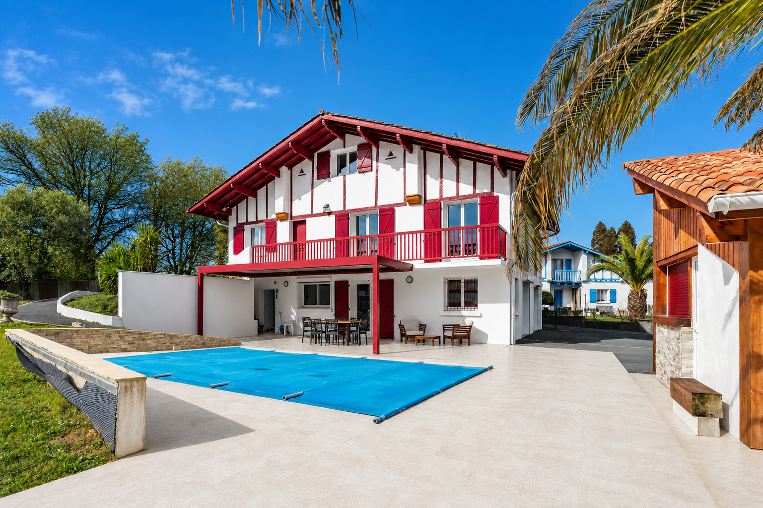 Ascain   Maison avec piscine au pied de la Rhune