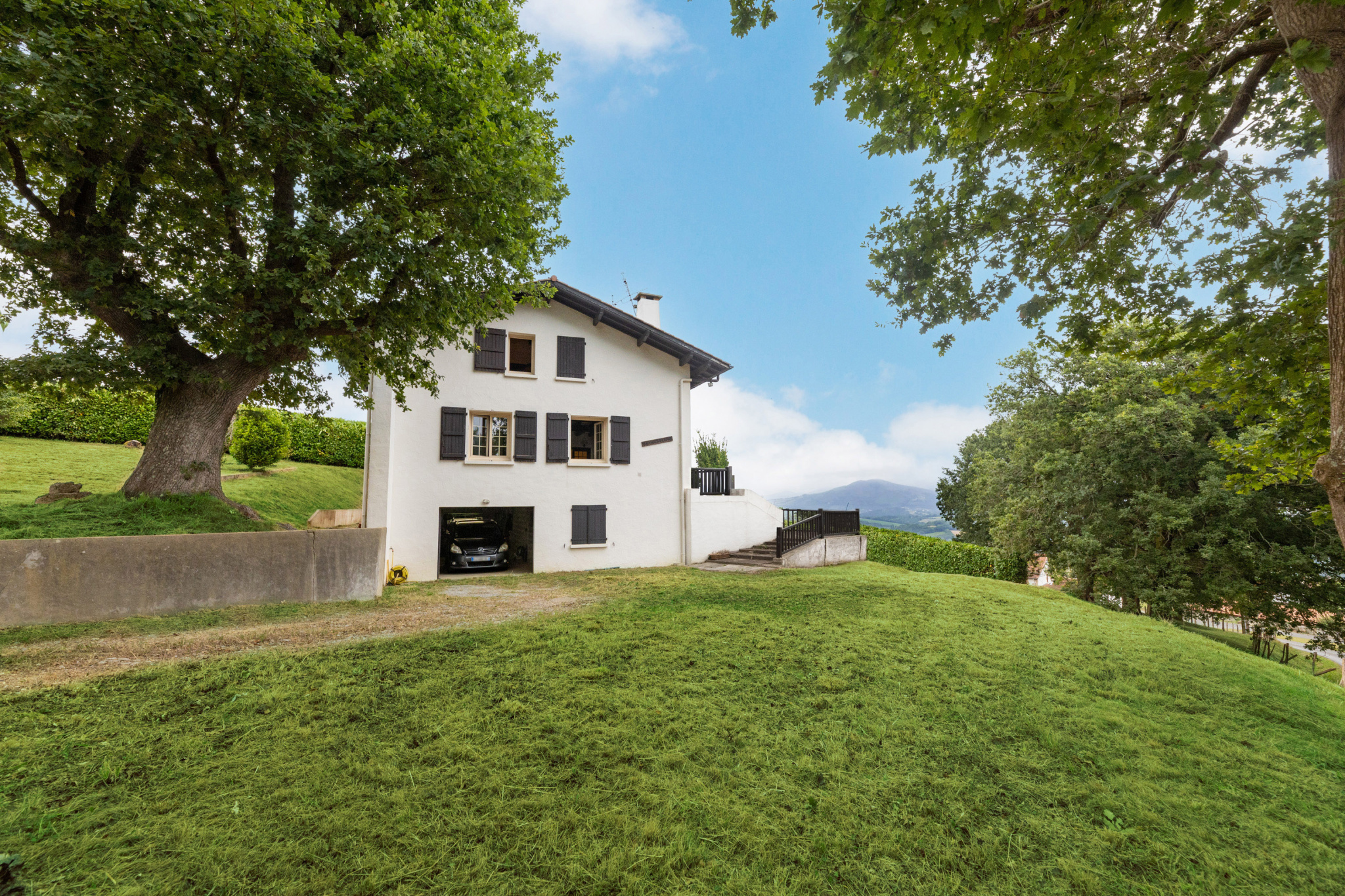Maison familiale avec vue montagnes, au calme absolu