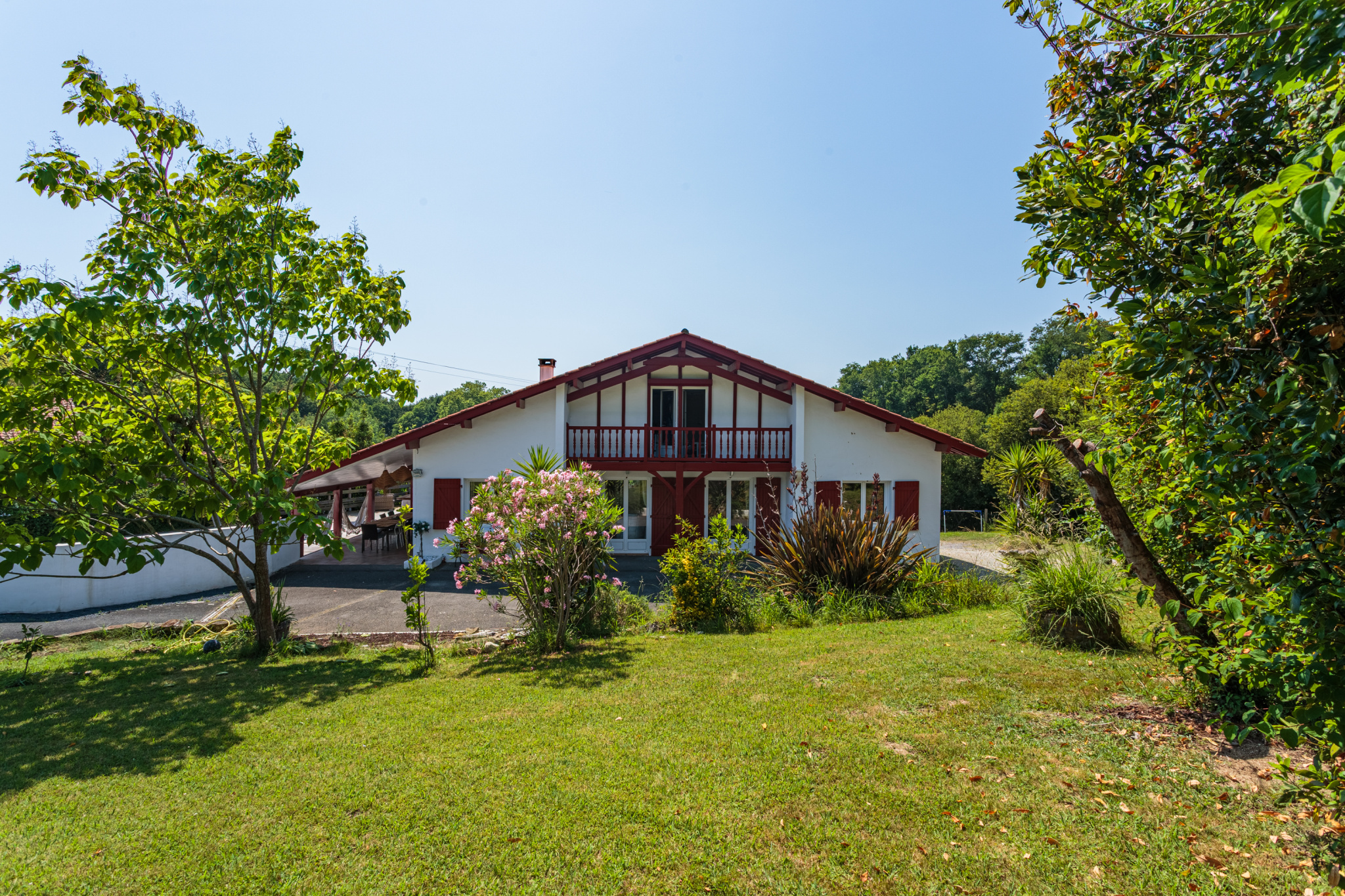 A VENDRE MAISON T6 AVEC PISCINE